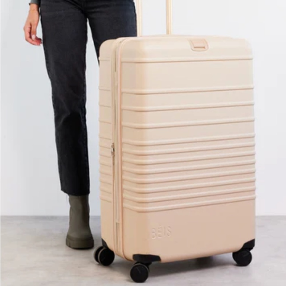 BNIB BEIS 29” Large Check-In Roller in Beige